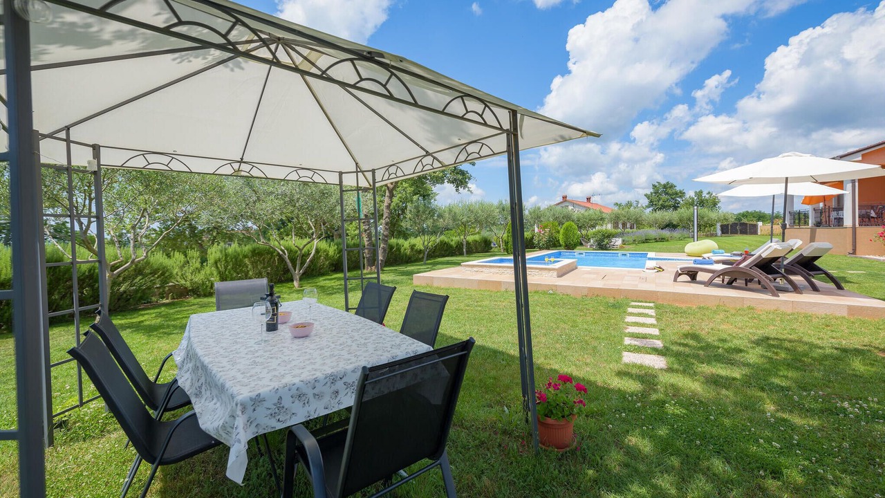 Photo of Outdoor in Tinjan