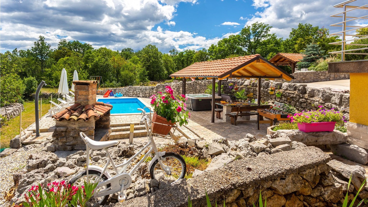 Photo of Outdoor in Sarsoni
