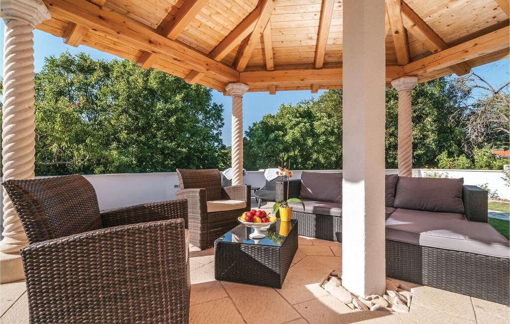 Photo of Patio Balcony in Praznica