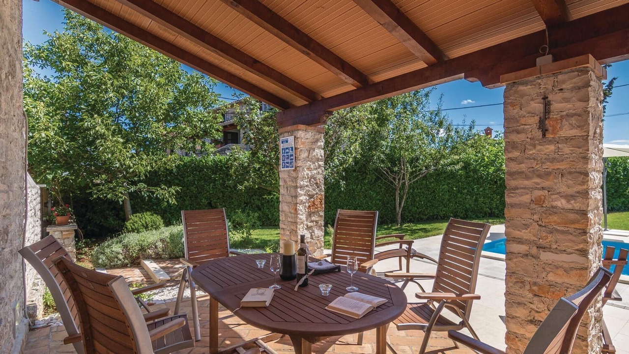 Photo of Patio Balcony in Cabrunici
