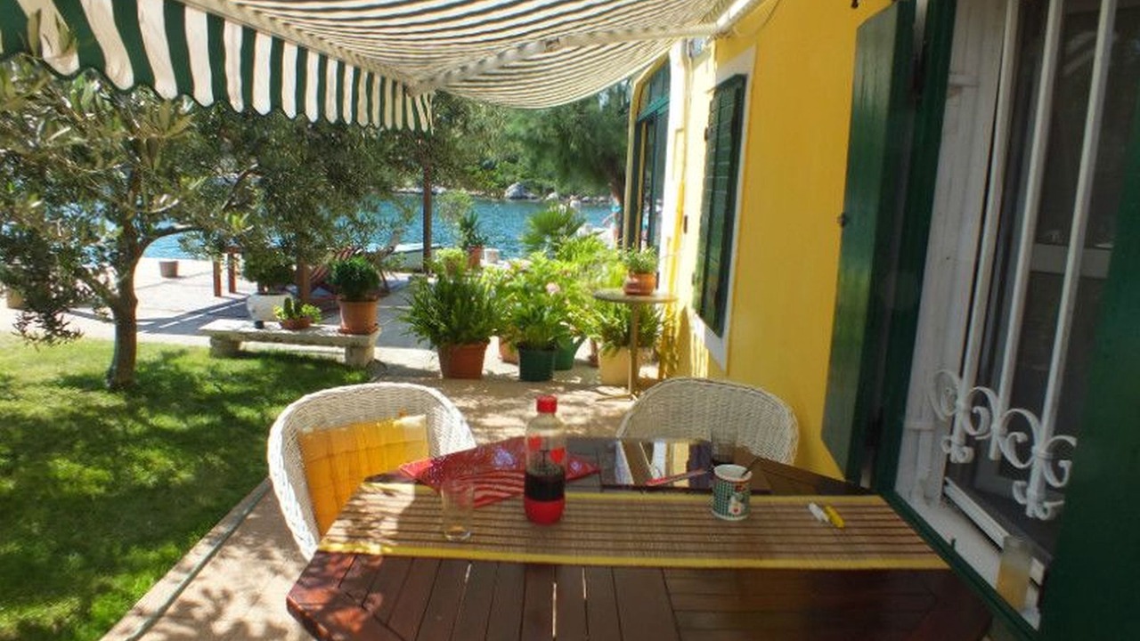 Photo of Outdoor in Blace