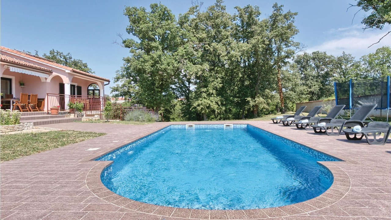 Photo of Outdoor in Kavran