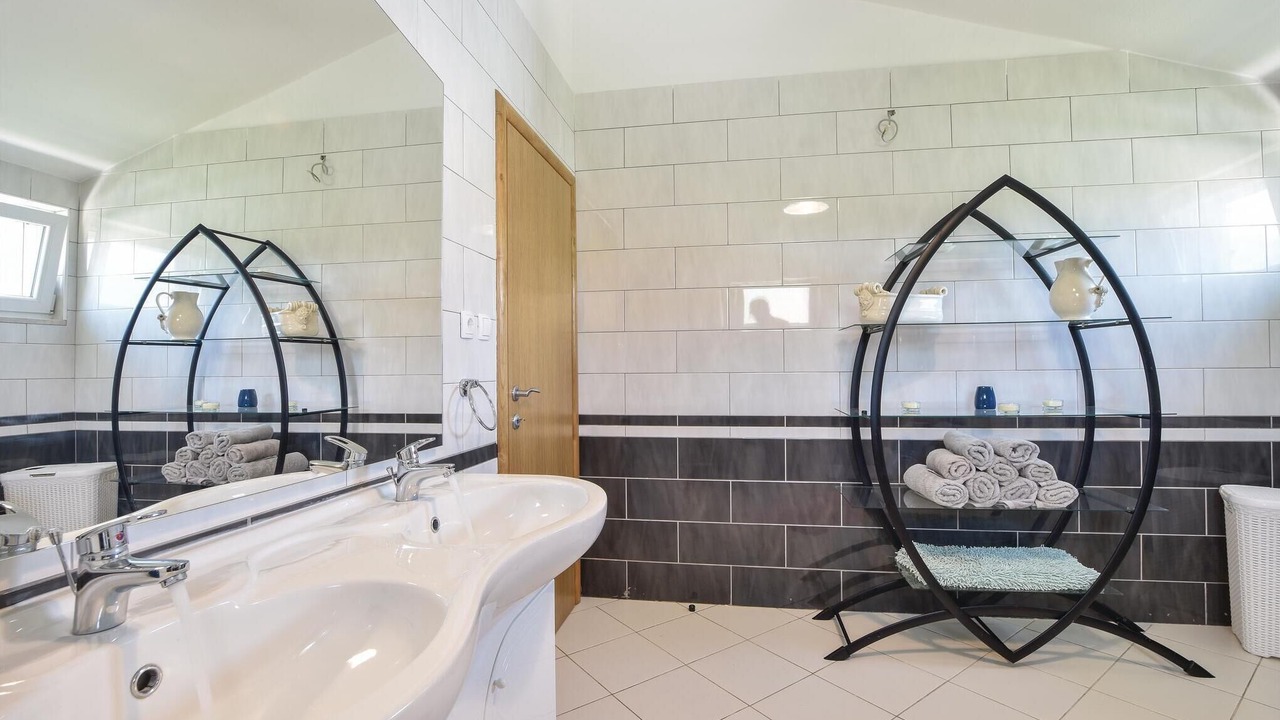 Photo of Bathroom in Dicmo