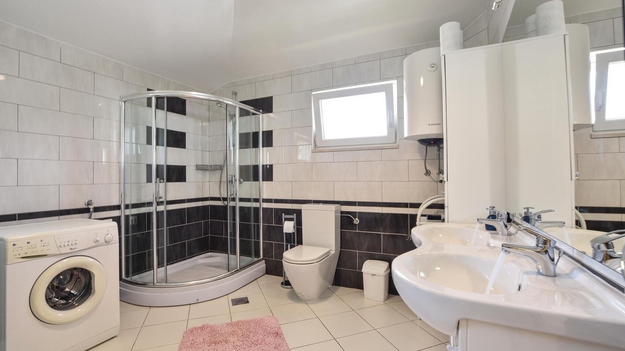 Photo of Bathroom in Dicmo