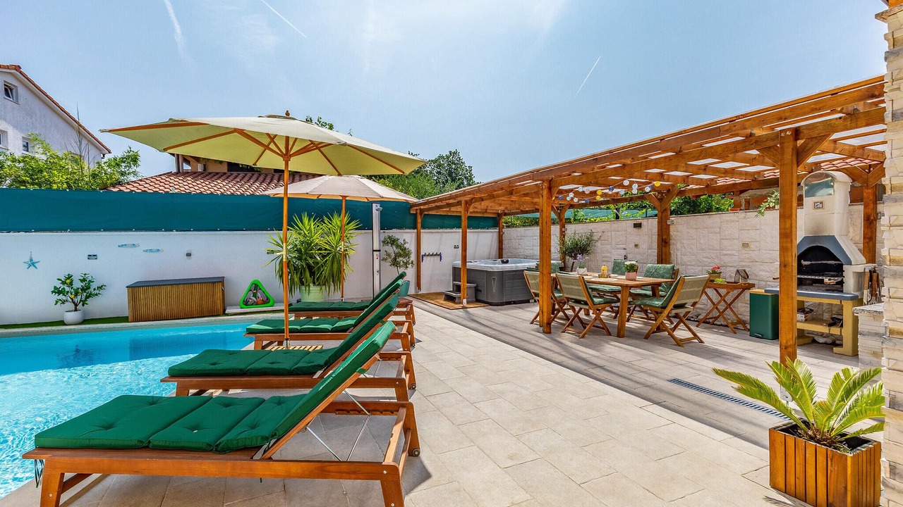 Photo of Outdoor in Kavran