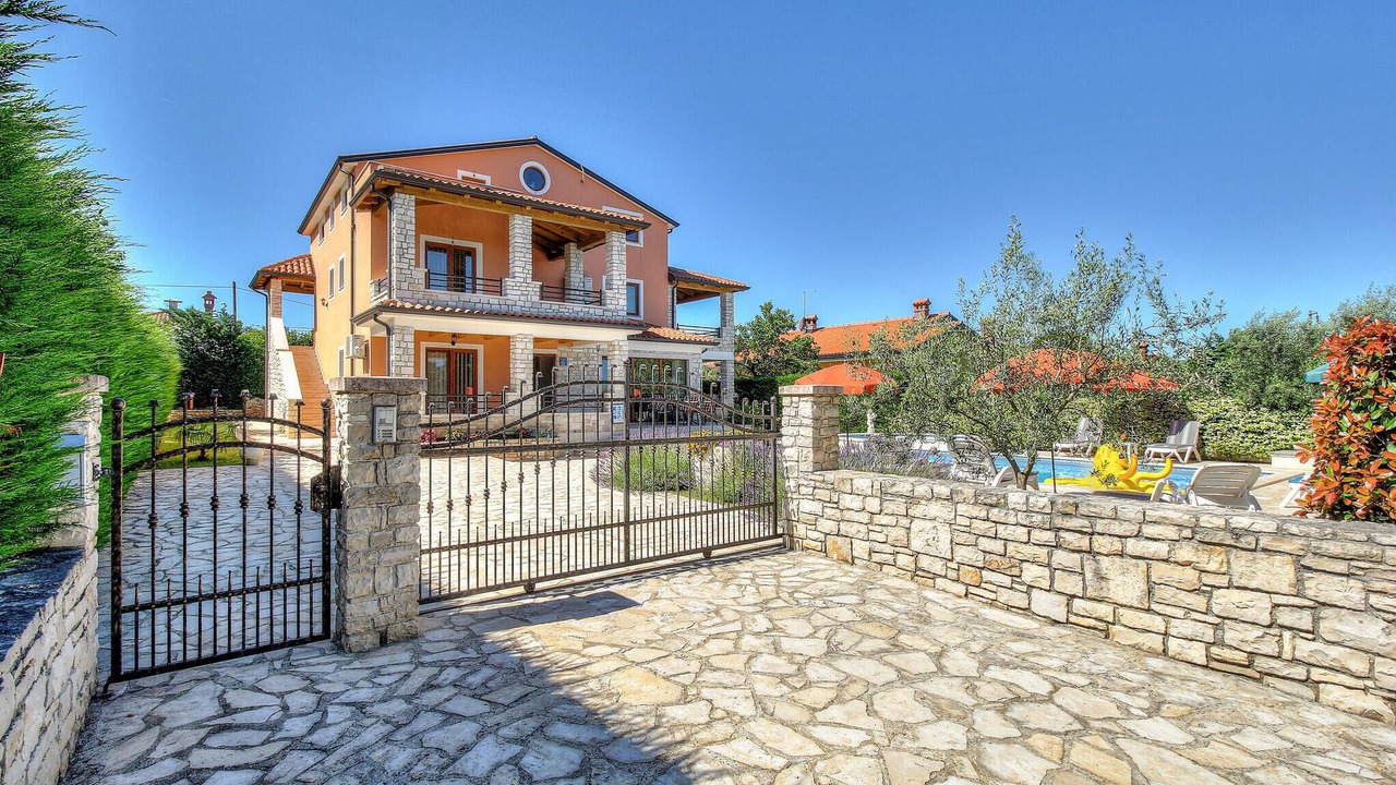 Photo of Outdoor in Plovanija