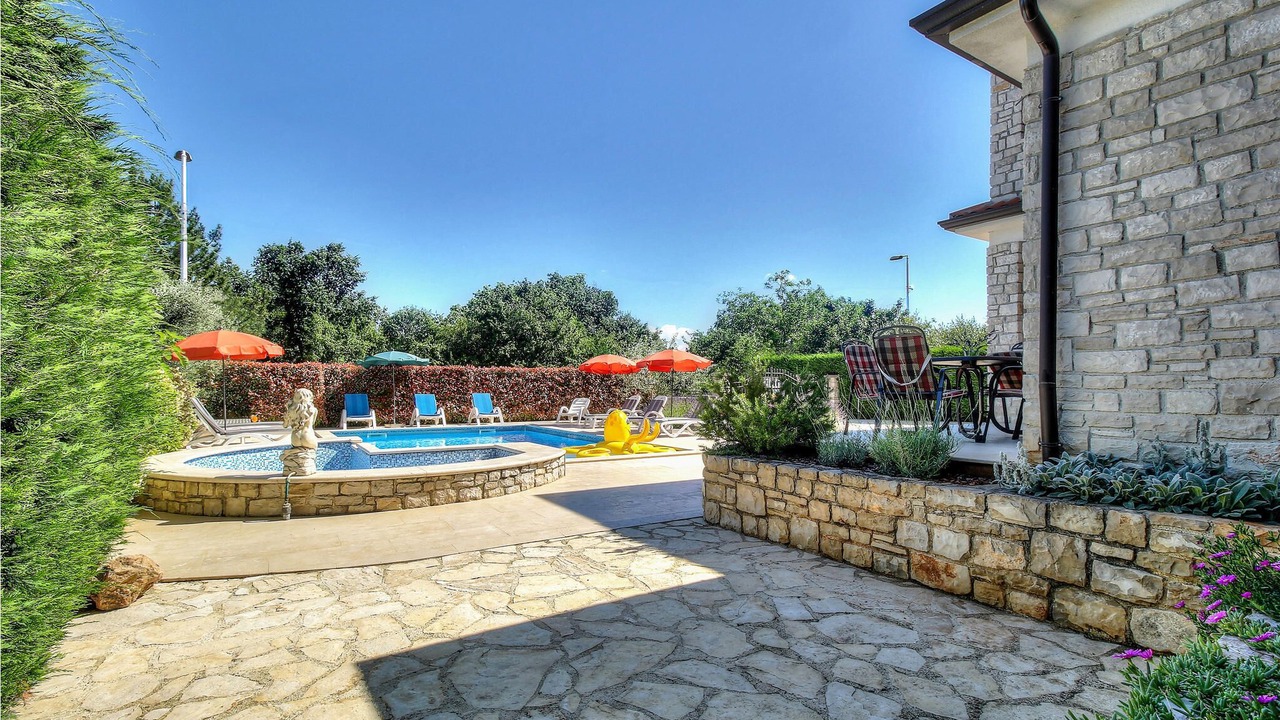 Photo of Outdoor in Plovanija