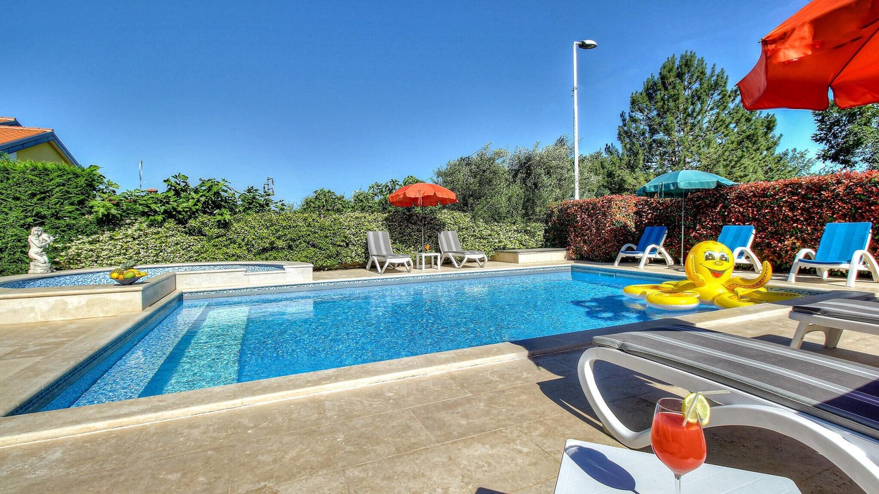 Photo of Outdoor in Plovanija