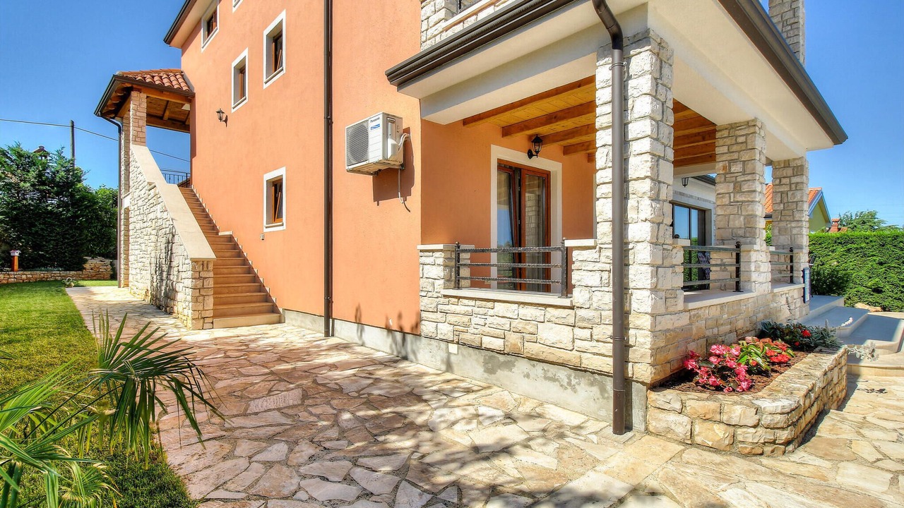 Photo of Outdoor in Plovanija