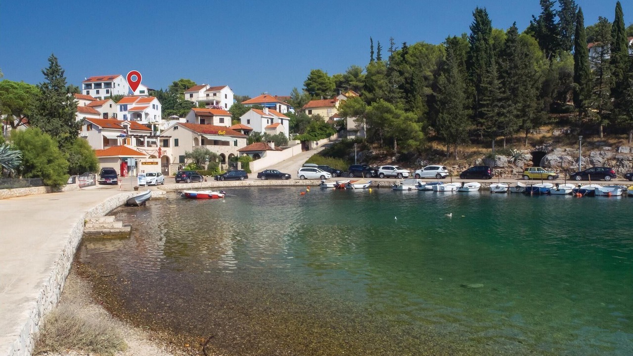 Photo of Others in Cove Makarac (Milna)