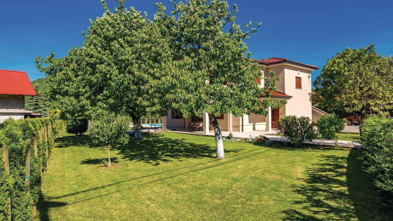 Photo of Outdoor in Sarsoni