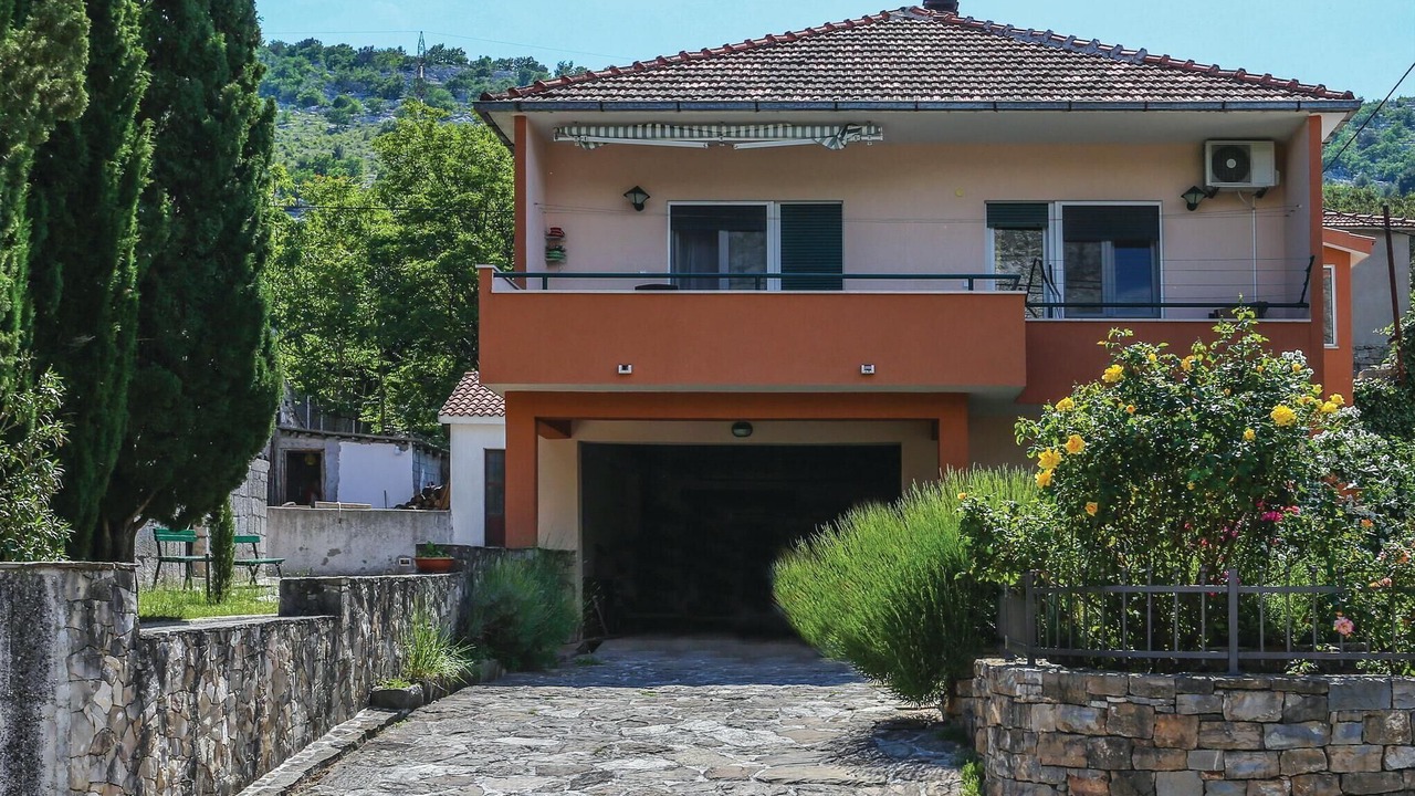 Photo of Outdoor in Srinjine
