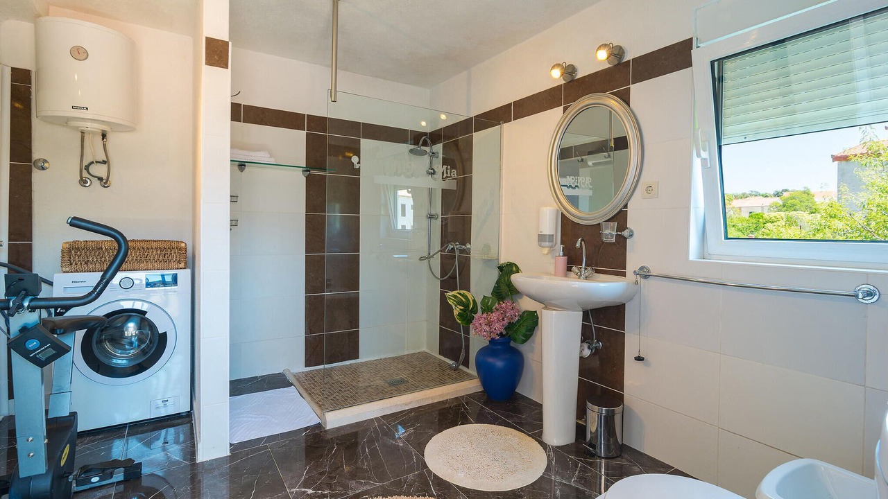 Photo of Bathroom in Sucuraj