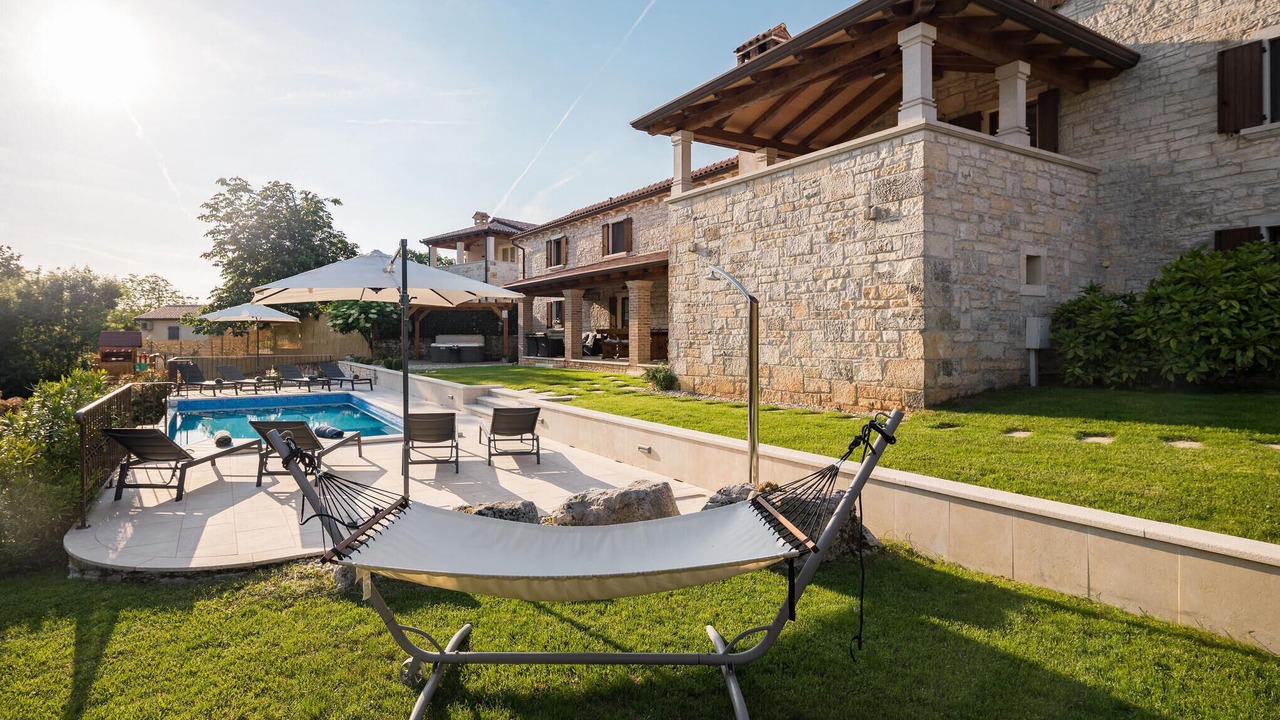 Photo of Outdoor in Tinjan