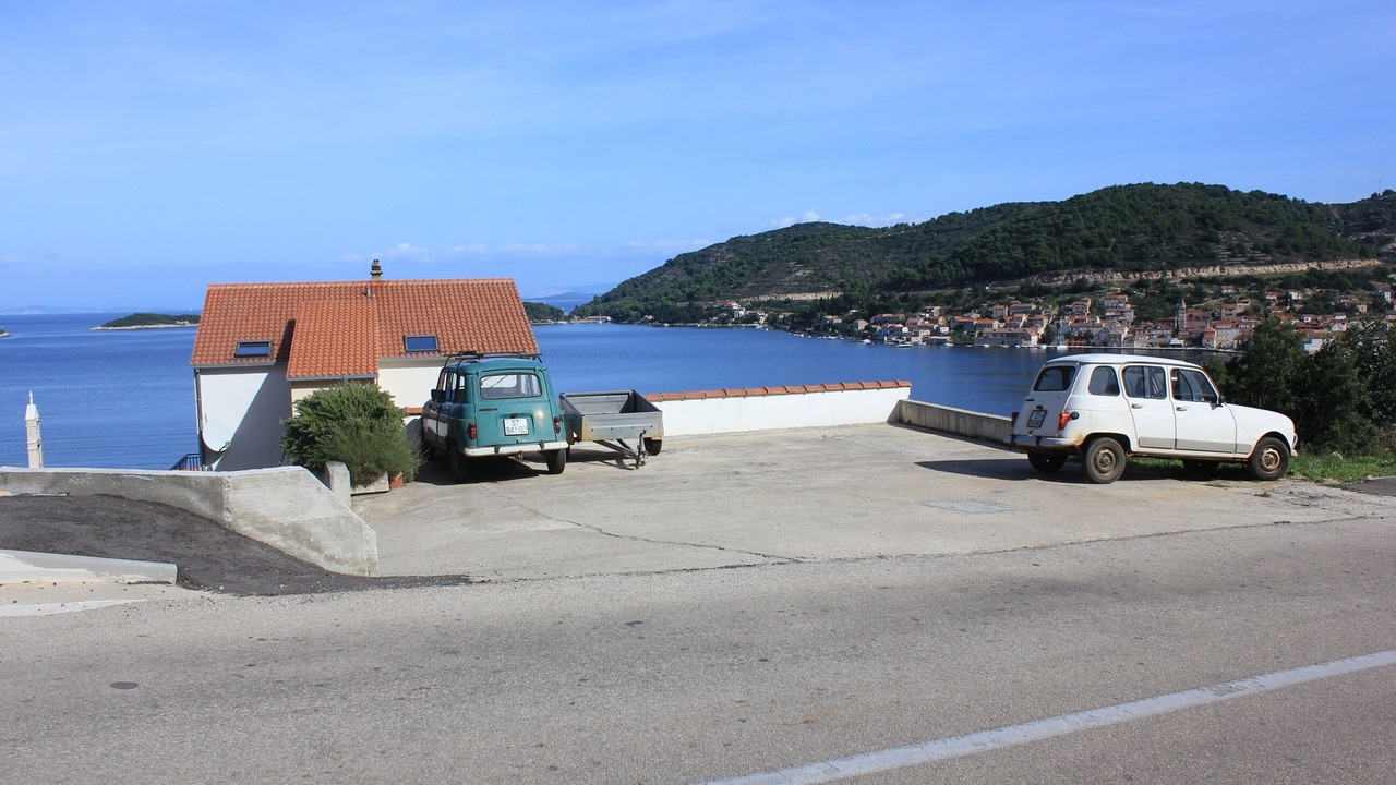 Photo of Others in Vis