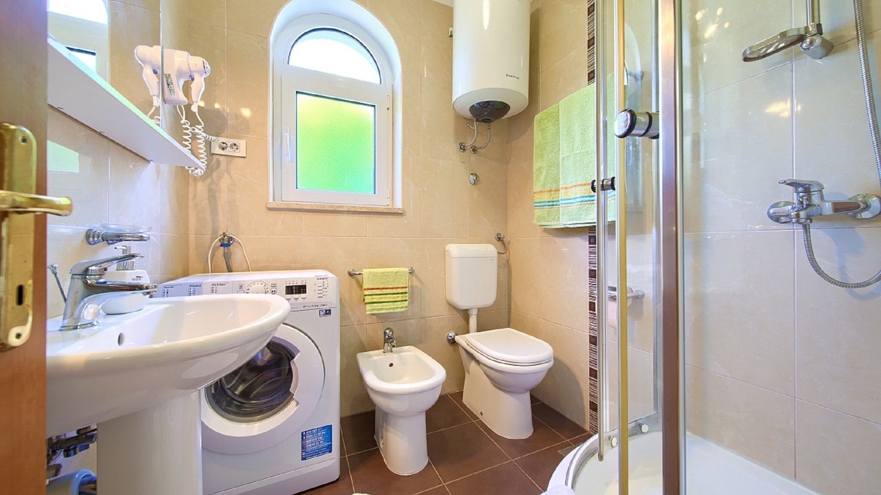 Photo of Bathroom in Porat