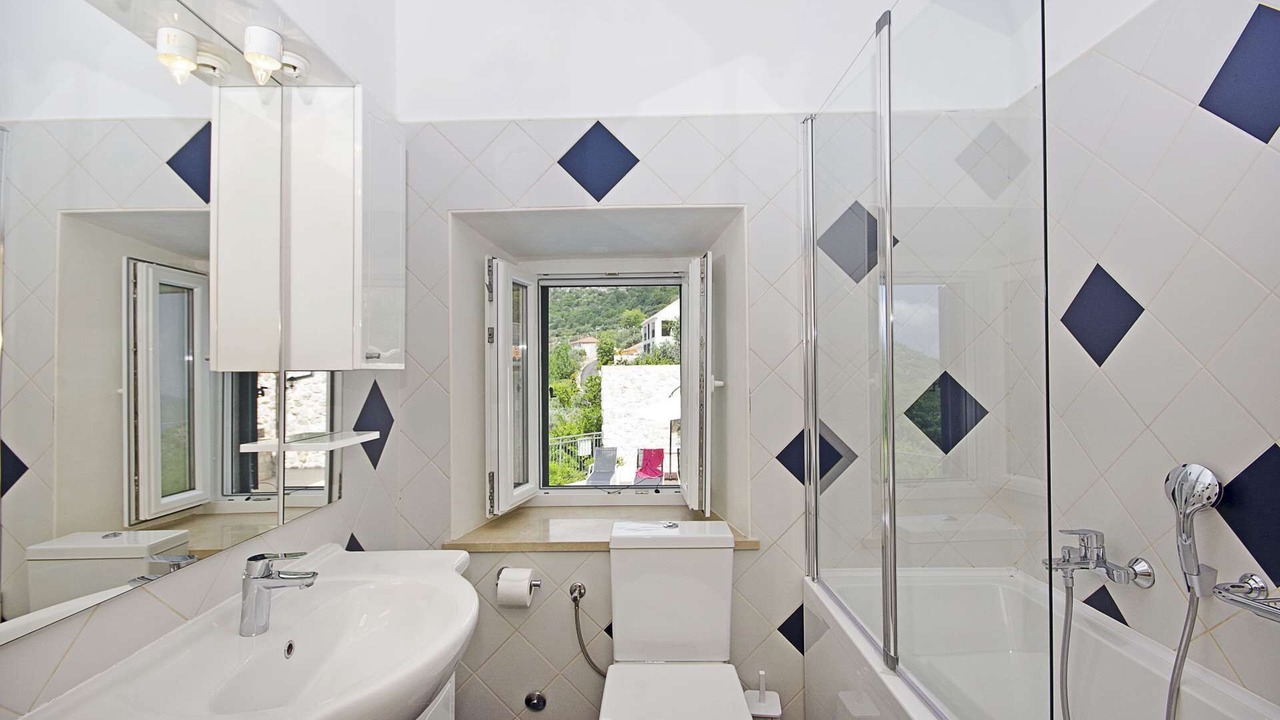 Photo of Bathroom in Brsecine