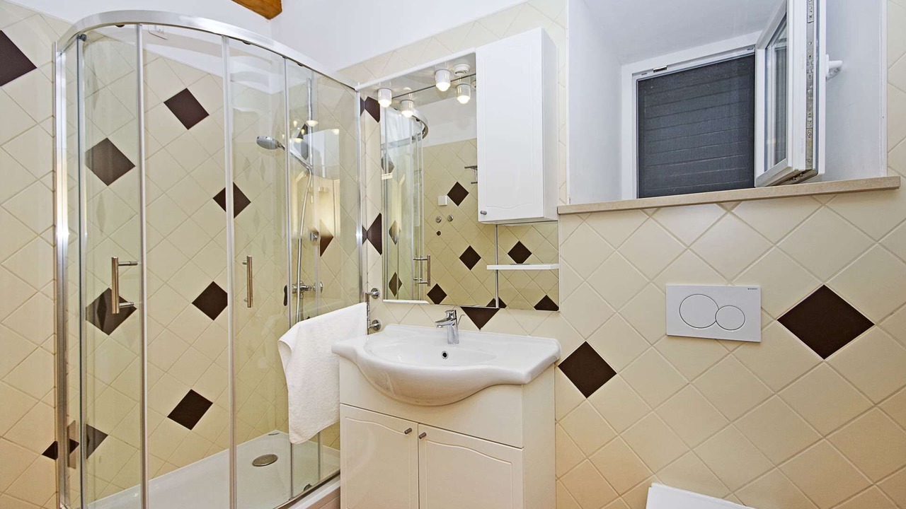 Photo of Bathroom in Brsecine