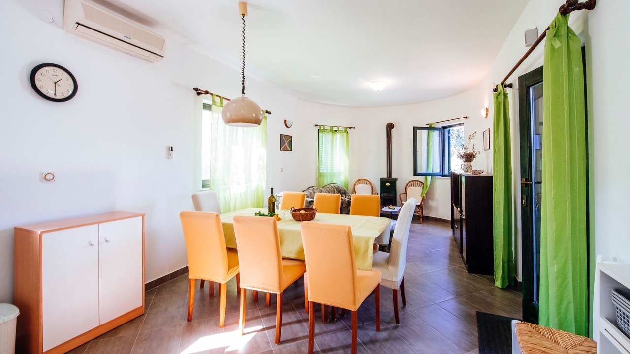 Photo of Livingroom in Mali Iz