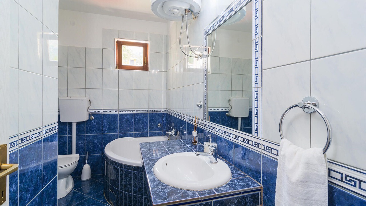 Photo of Bathroom in Srinjine