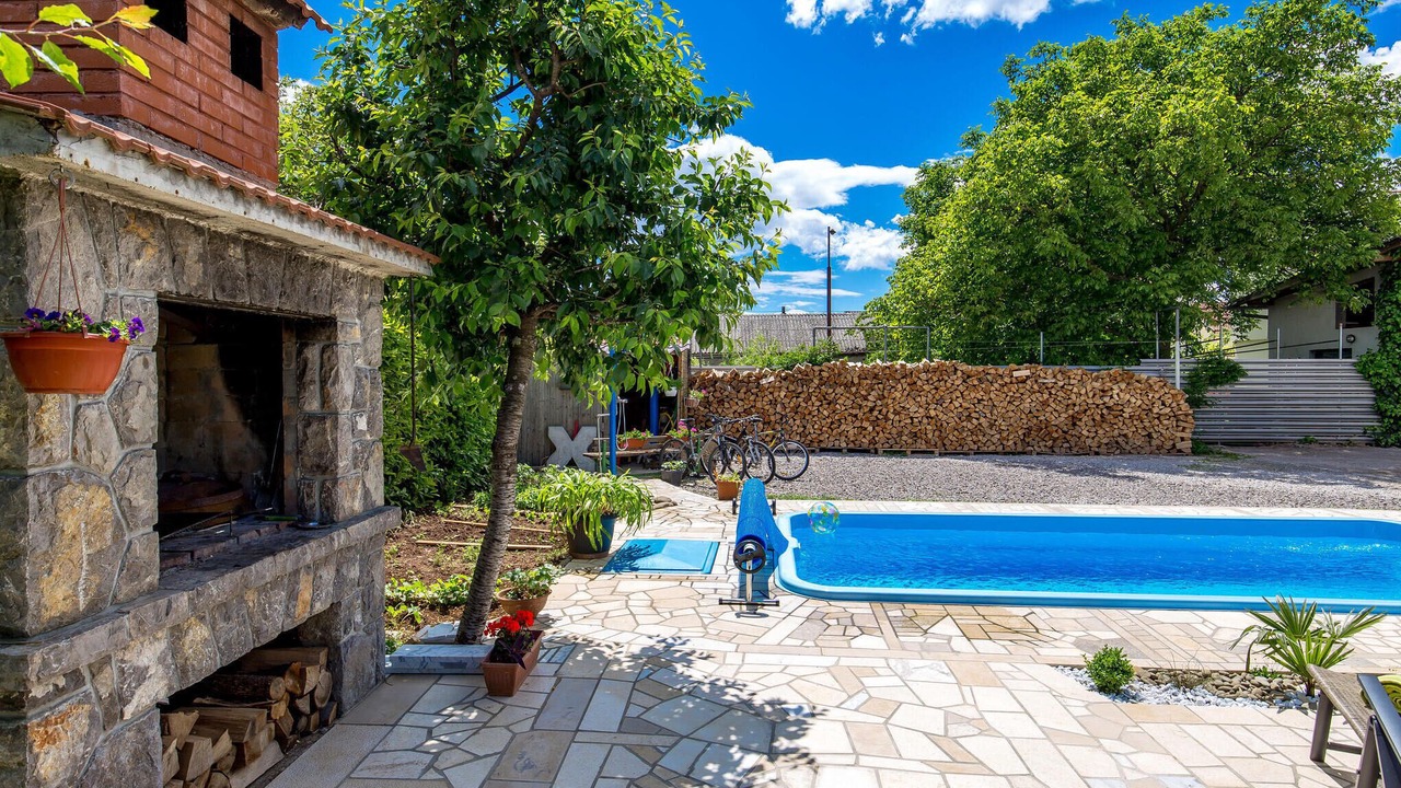 Photo of Outdoor in Sarsoni