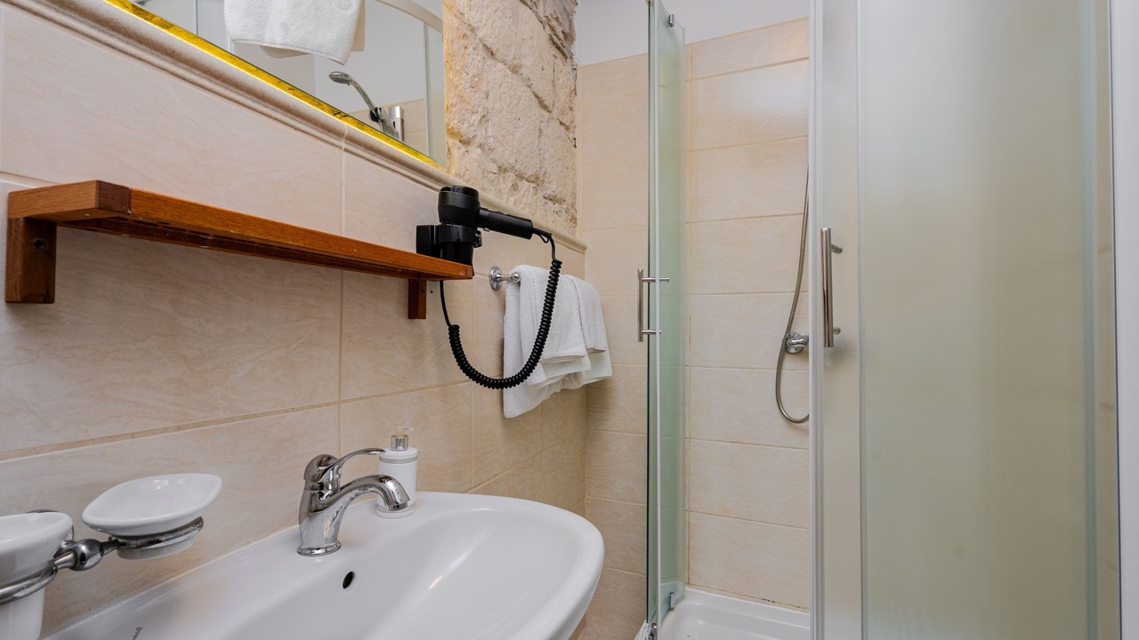Photo of Bathroom in Komiza