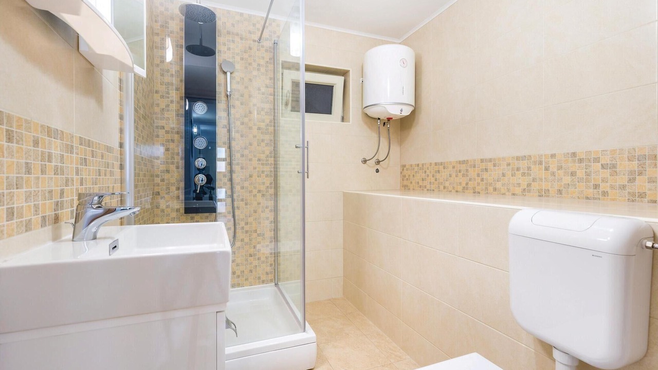 Photo of Bathroom in Sarsoni
