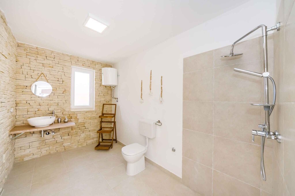 Photo of Bathroom in Preko
