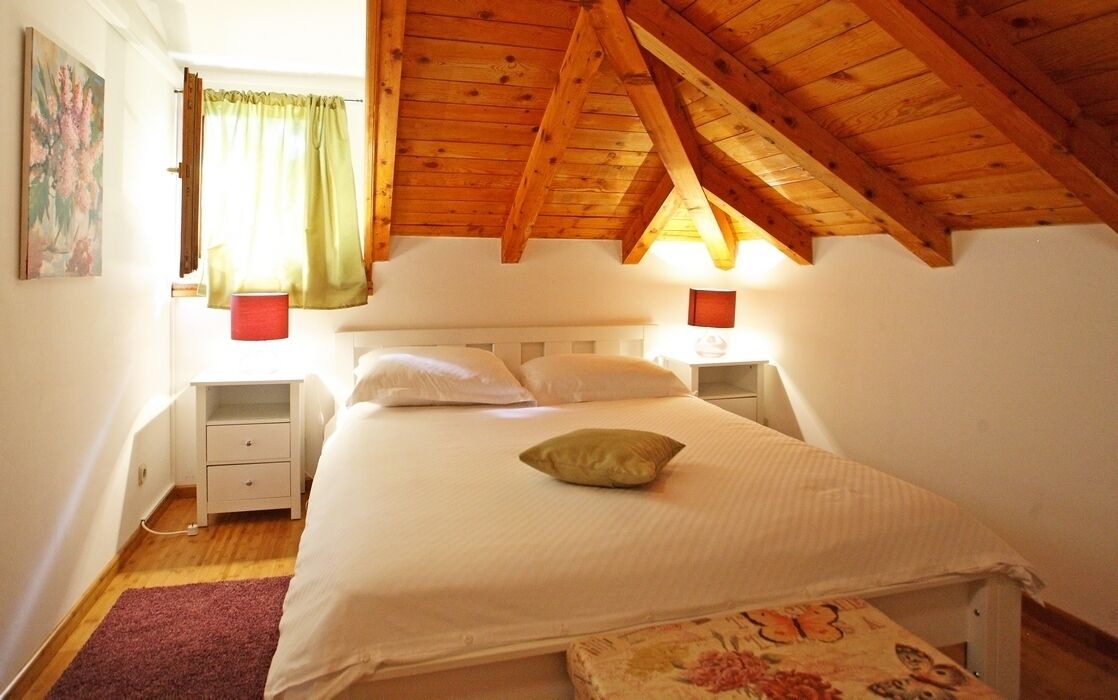 Photo of Others in Zena Glava