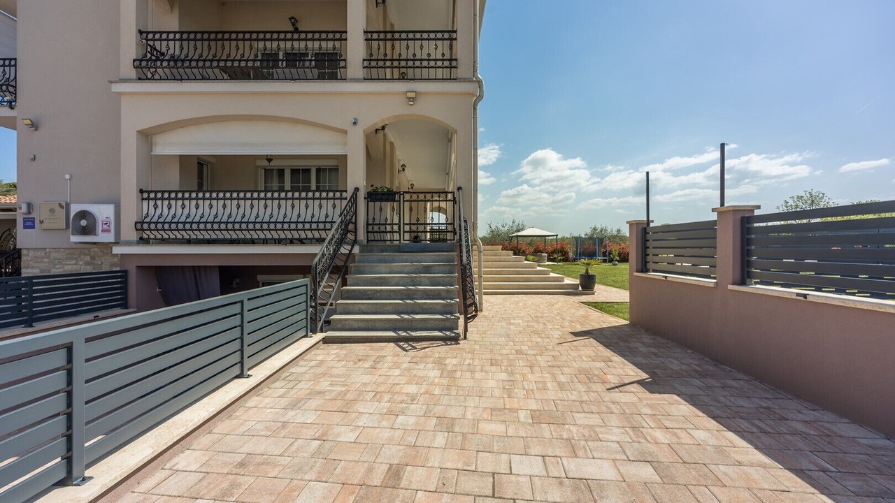 Photo of Patio Balcony in Antonci