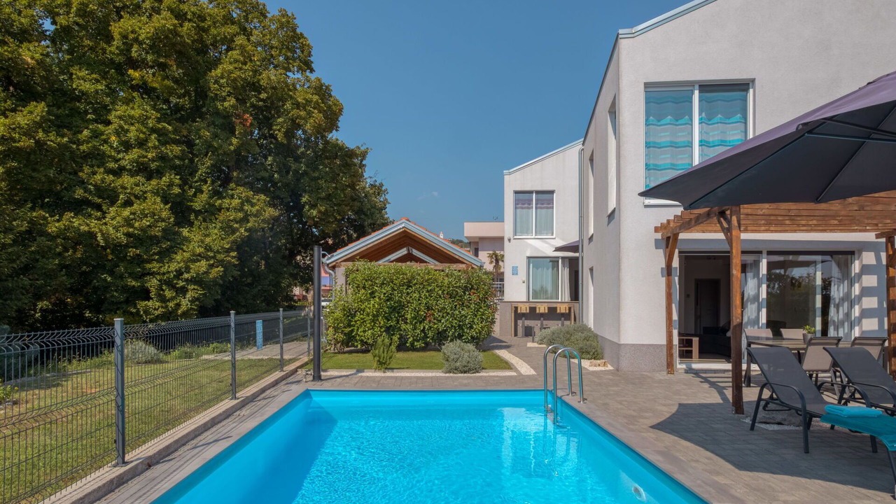 Photo of Outdoor in Pobri