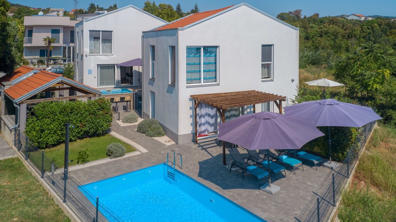 Photo of Outdoor in Pobri