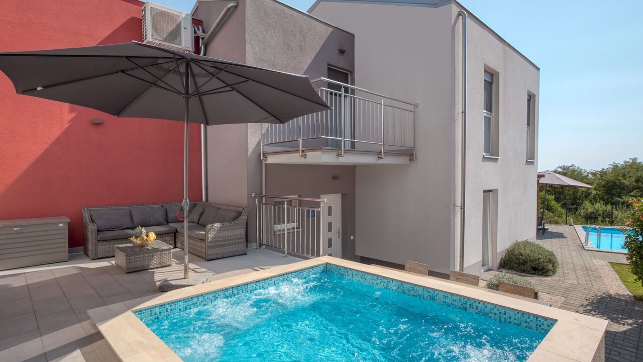 Photo of Outdoor in Pobri