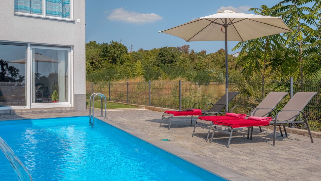 Photo of Outdoor in Pobri