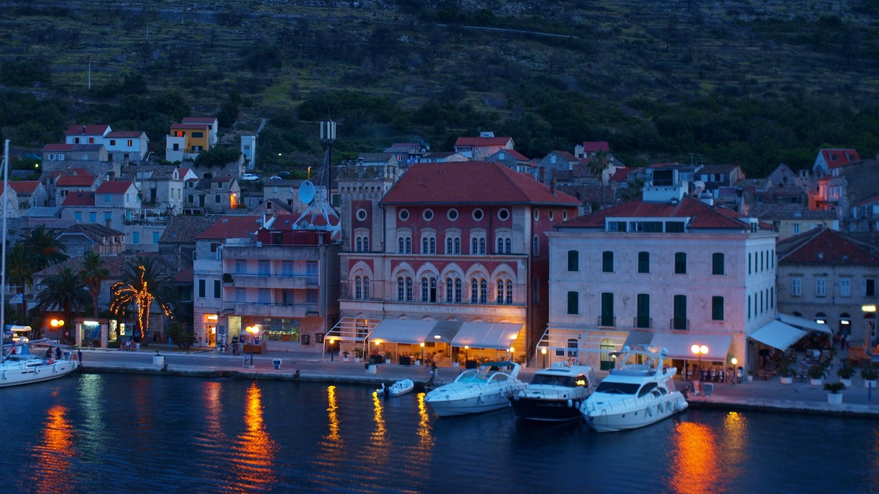 Photo of Others in Vis