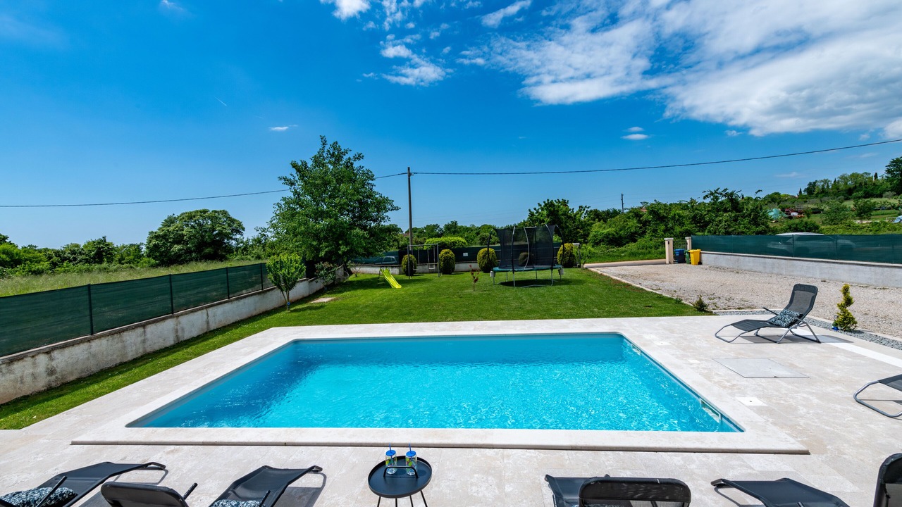 Photo of Outdoor in Cere