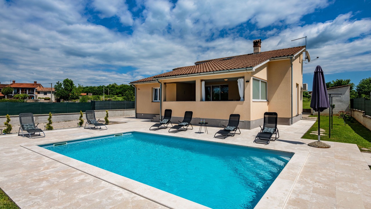 Photo of Outdoor in Cere