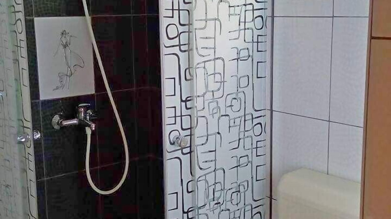 Photo of Bathroom in Petrcane