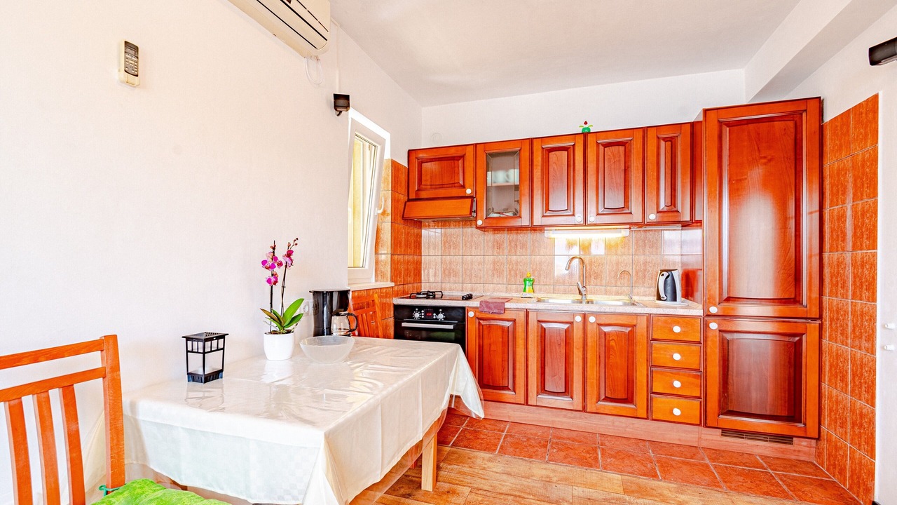Photo of Kitchen in Cove Tri Zala (Zrnovo)