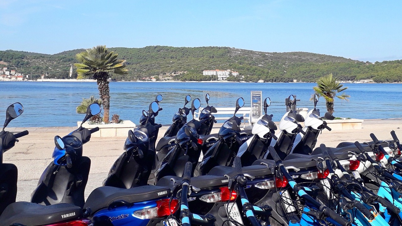 Photo of Others in Vis