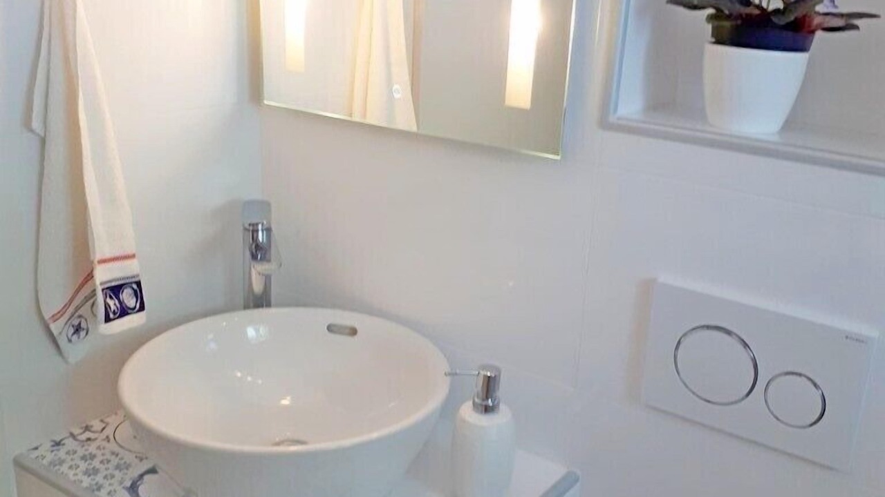 Photo of Bathroom in Petrcane