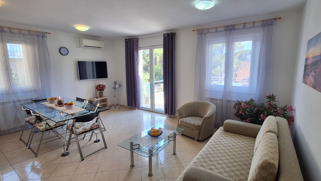 Photo of Livingroom in Cove Osibova (Milna)