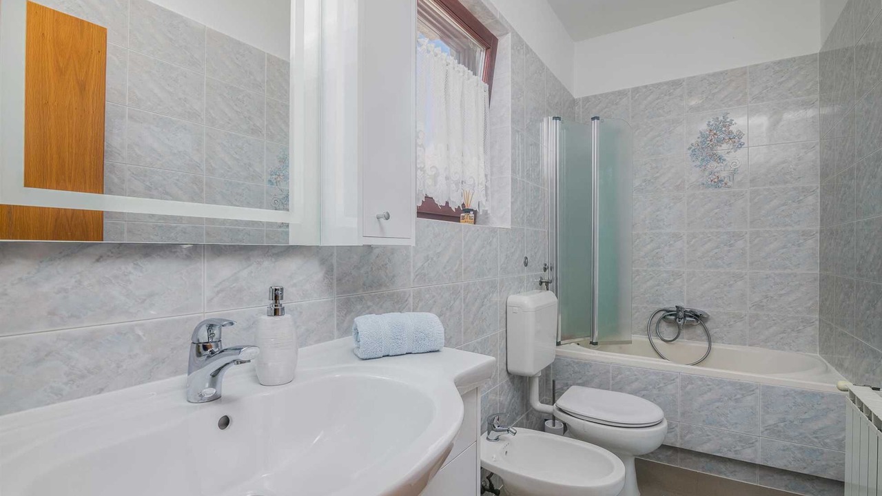 Photo of Bathroom in Porat