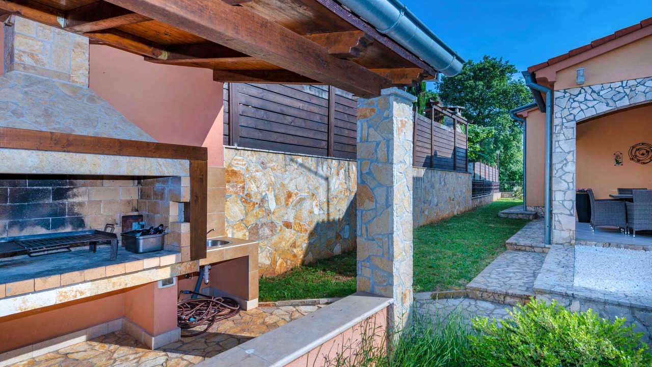 Photo of Patio Balcony in Loborika