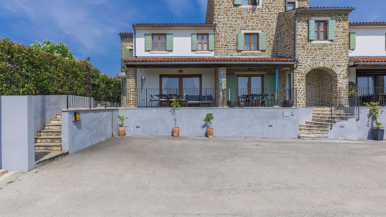 Photo of Outdoor in Baredine
