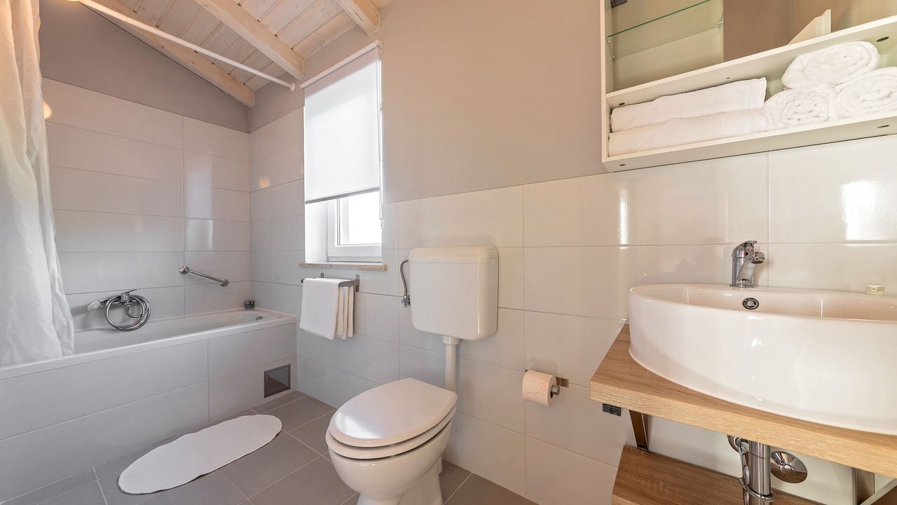 Photo of Bathroom in Tinjan