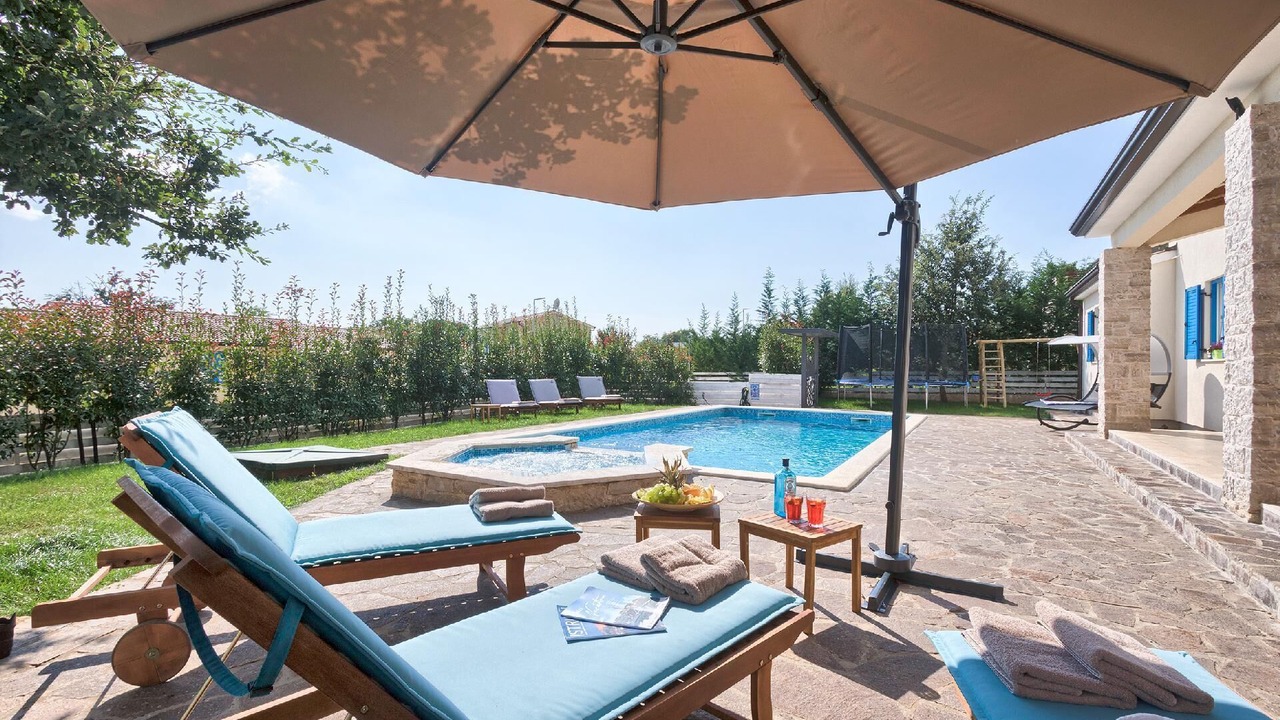 Photo of Outdoor in Muzini