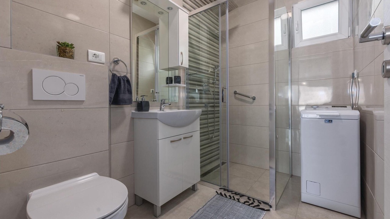 Photo of Bathroom in Srinjine