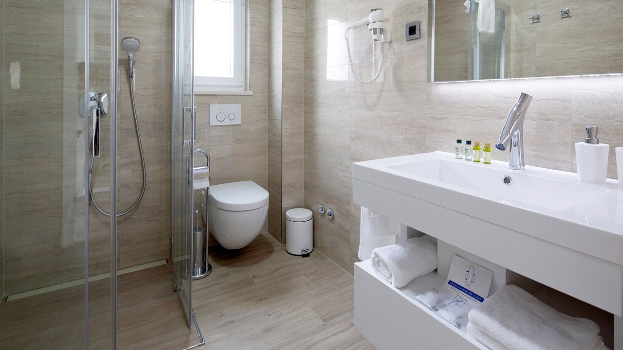Photo of Bathroom in Duce