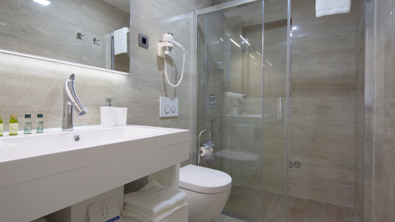 Photo of Bathroom in Duce
